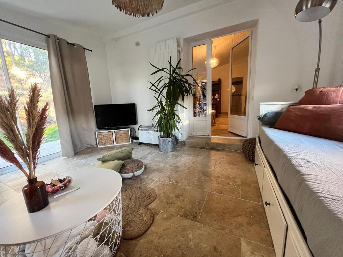 Maison Provencale Au Calme De La Campagne Avec Jacuzzi Aix-en-Provence Exterior foto