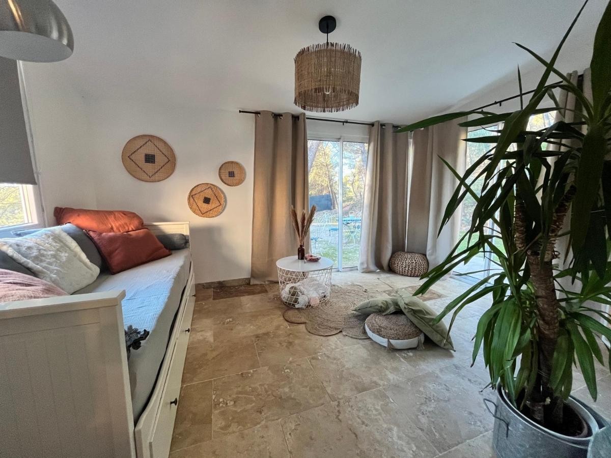 Maison Provencale Au Calme De La Campagne Avec Jacuzzi Aix-en-Provence Exterior foto