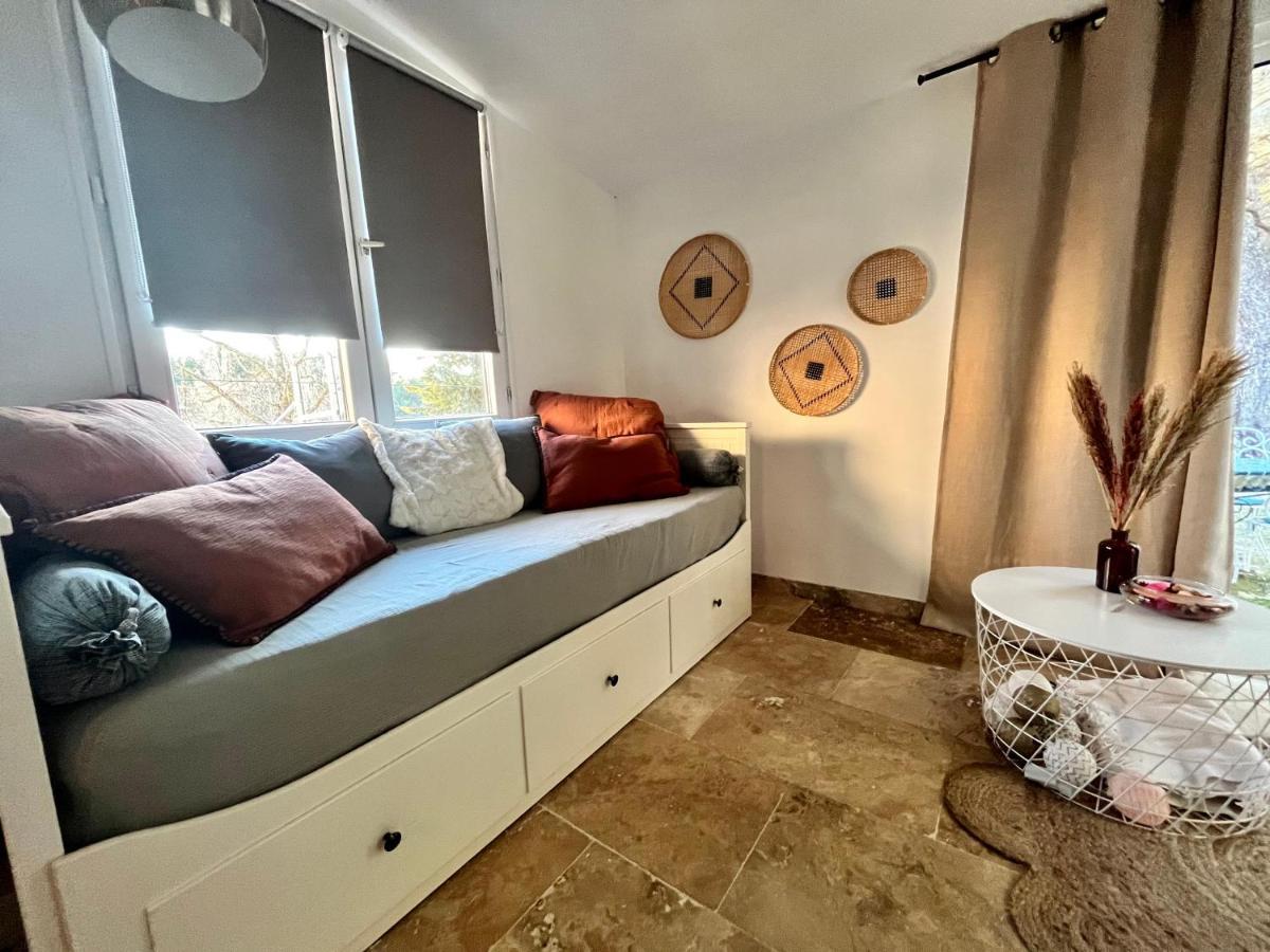 Maison Provencale Au Calme De La Campagne Avec Jacuzzi Aix-en-Provence Exterior foto